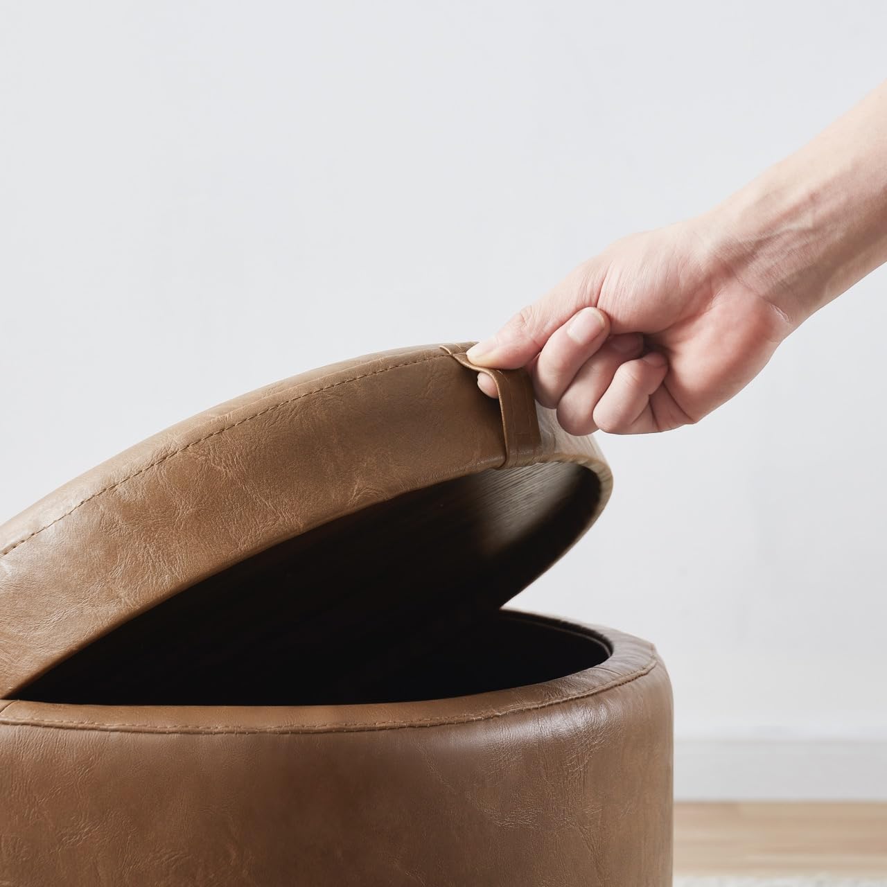 Round Storage Ottoman with Tray Lid