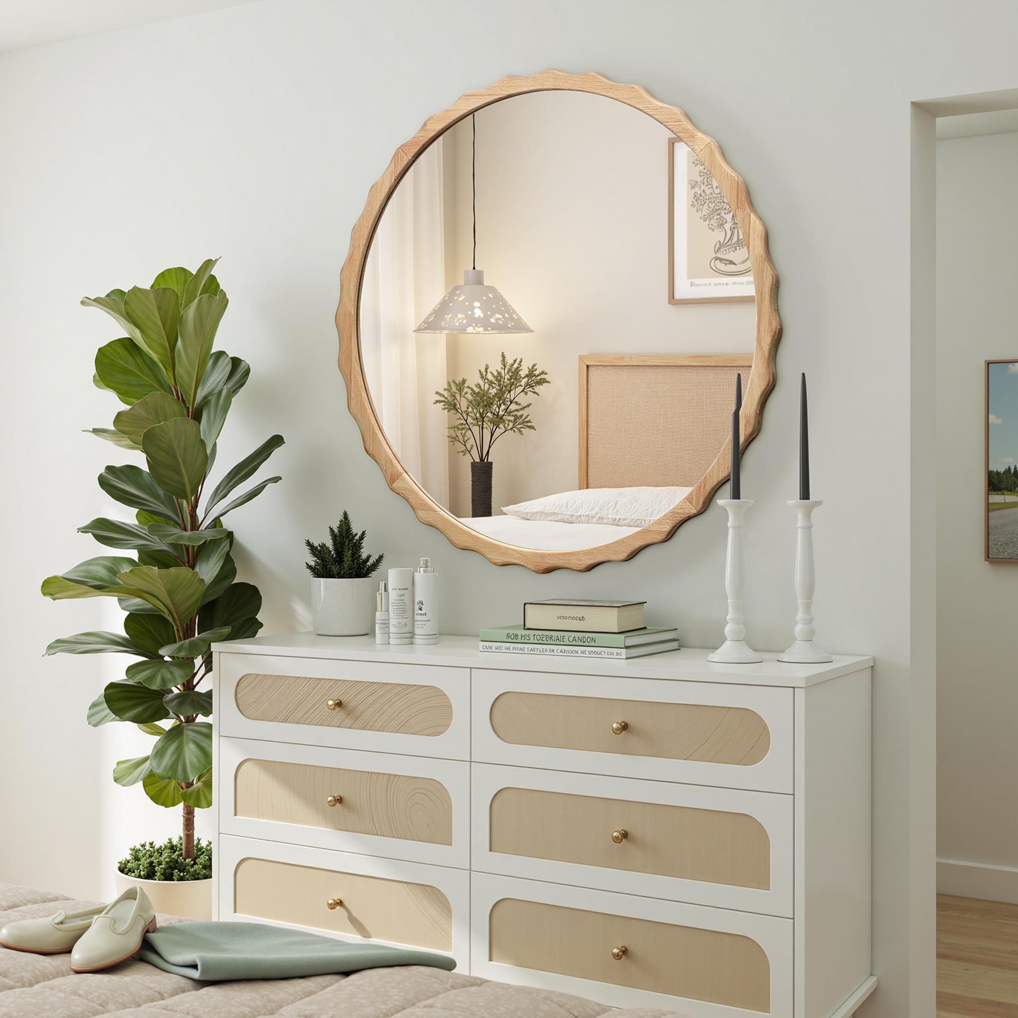 32" Round Wall Mirror with Natural Rubberwood Scalloped Frame