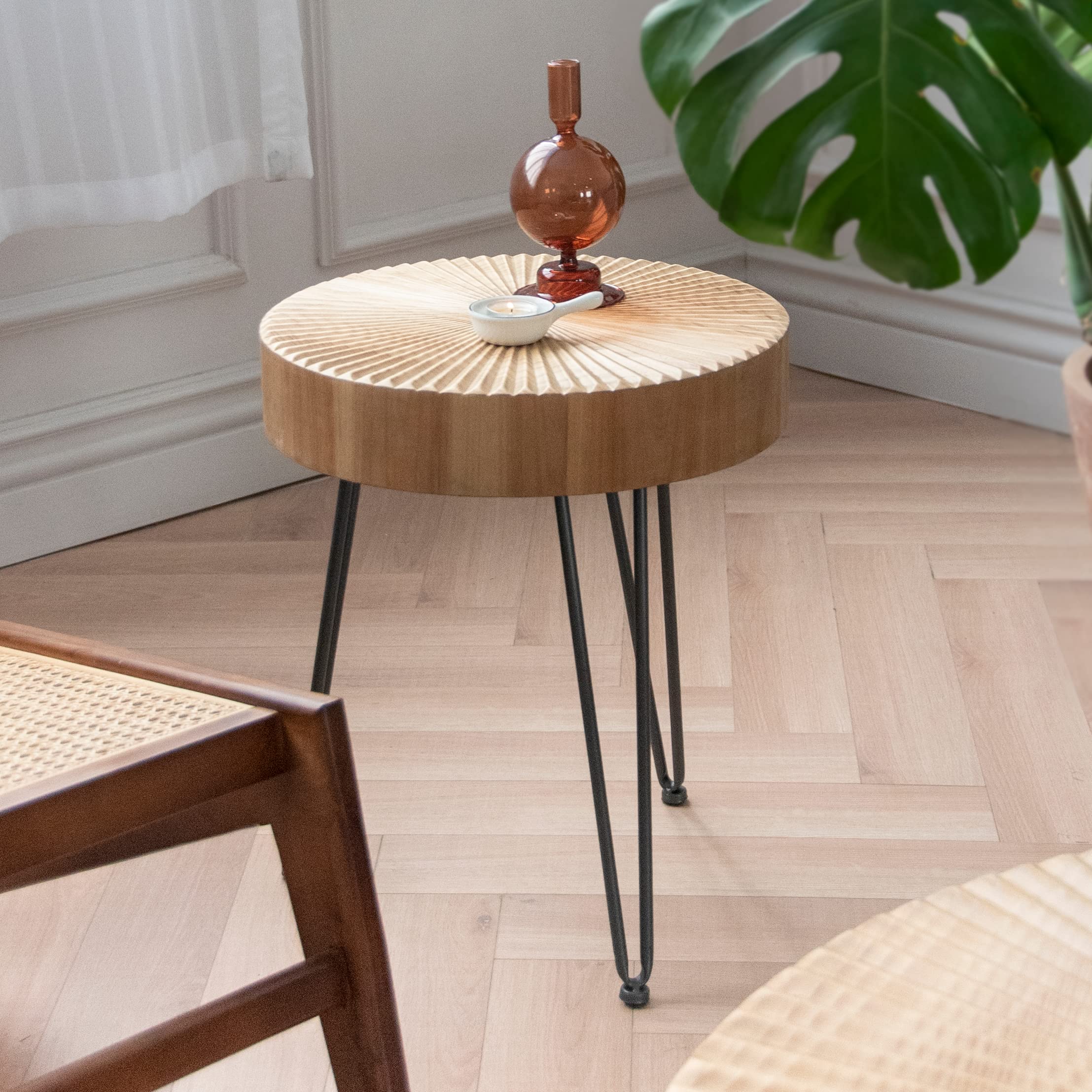 2-Piece Round Nesting Coffee Table Set with Wood Radial Pattern