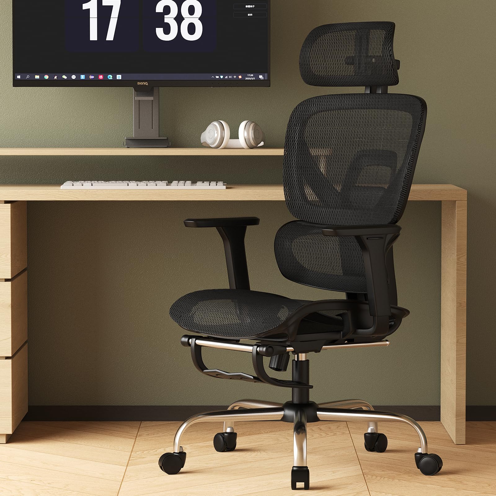 Ergonomic Mesh Office Chair with Footrest