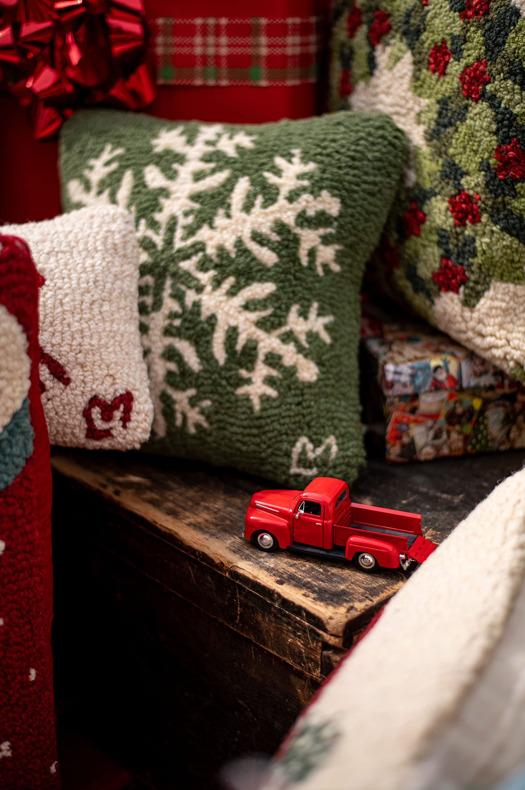 Pine Snowflake Hand-Hooked Wool Decorative Throw Pillow