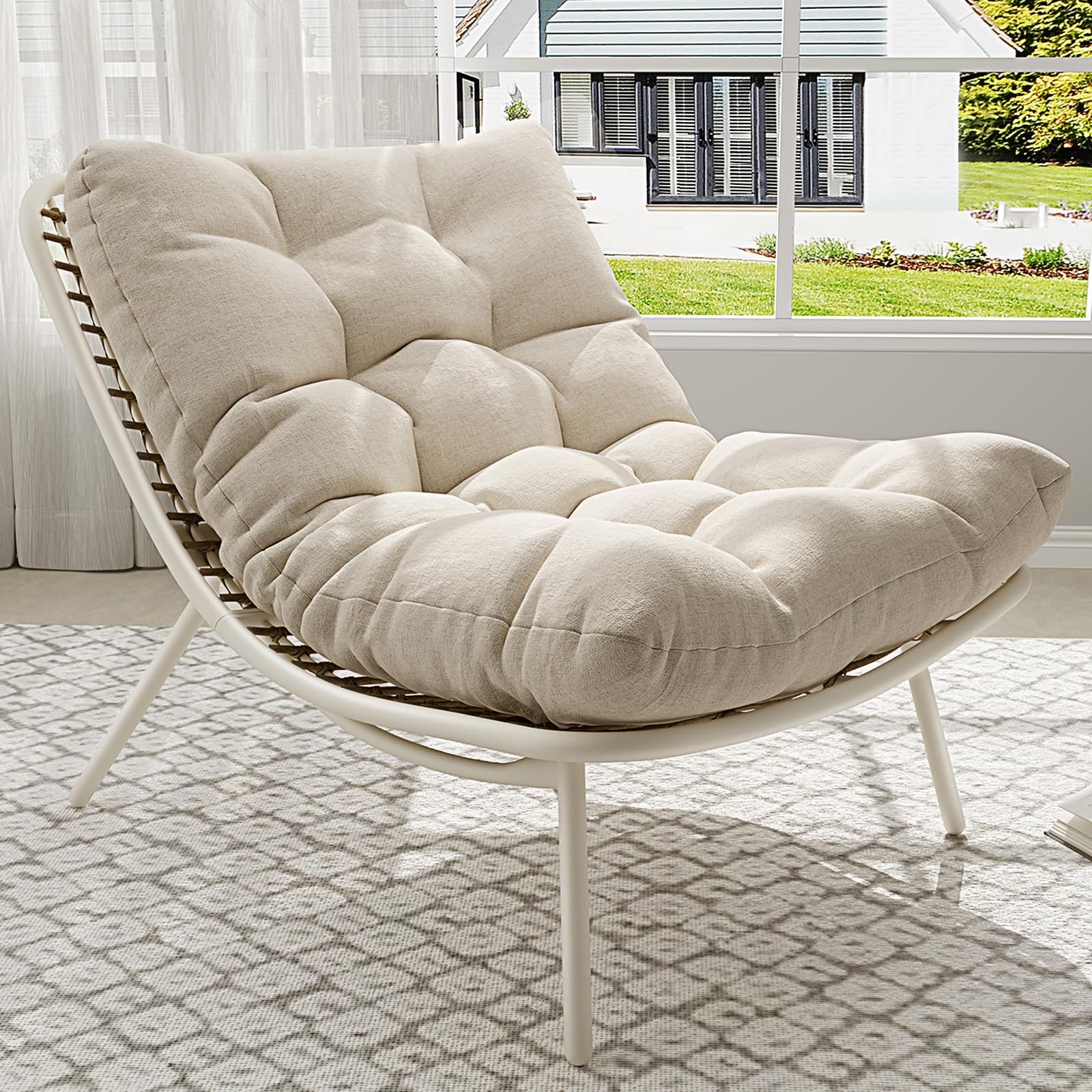 Wicker Chaise Lounge Chair with Thick Cushion