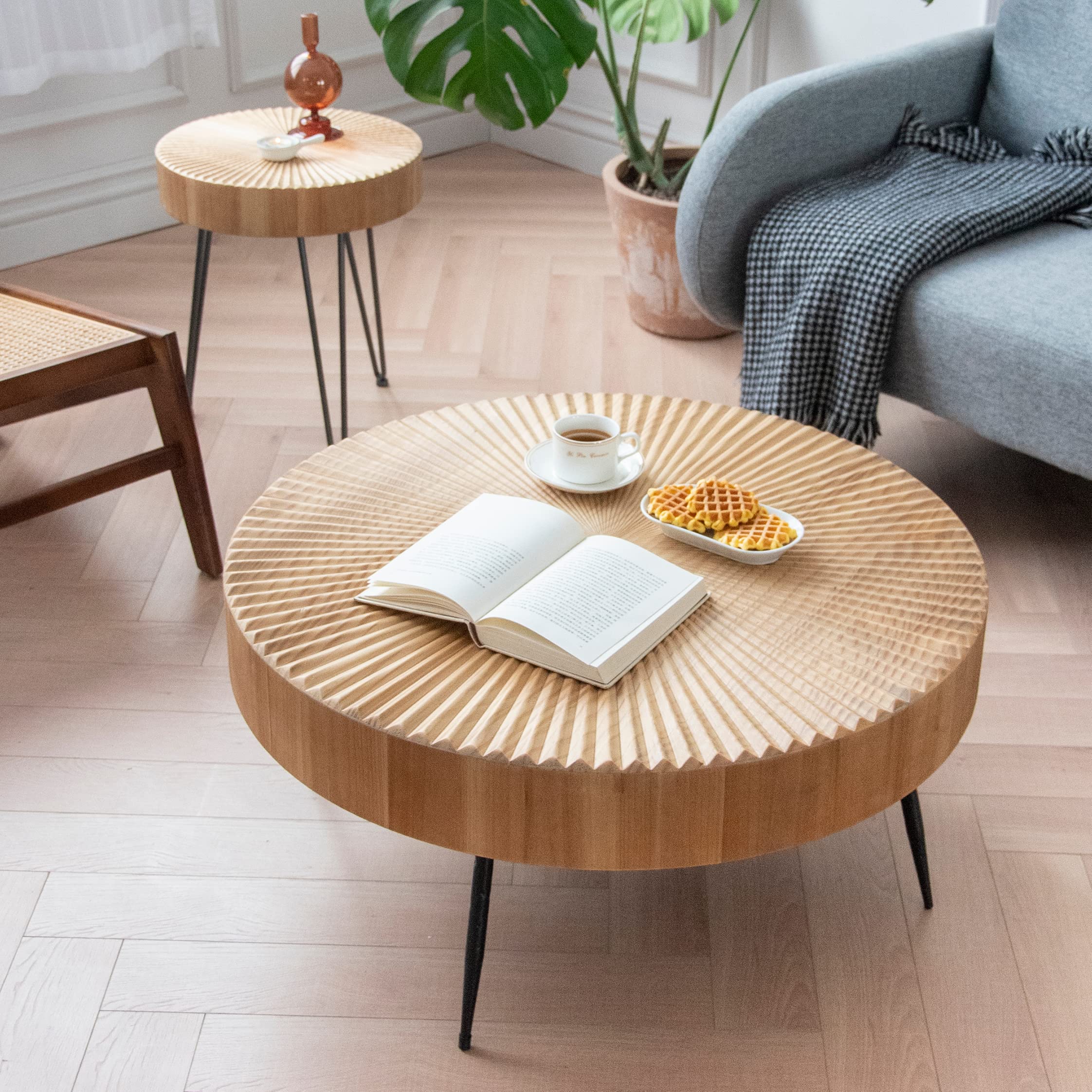 2-Piece Round Nesting Coffee Table Set with Wood Radial Pattern