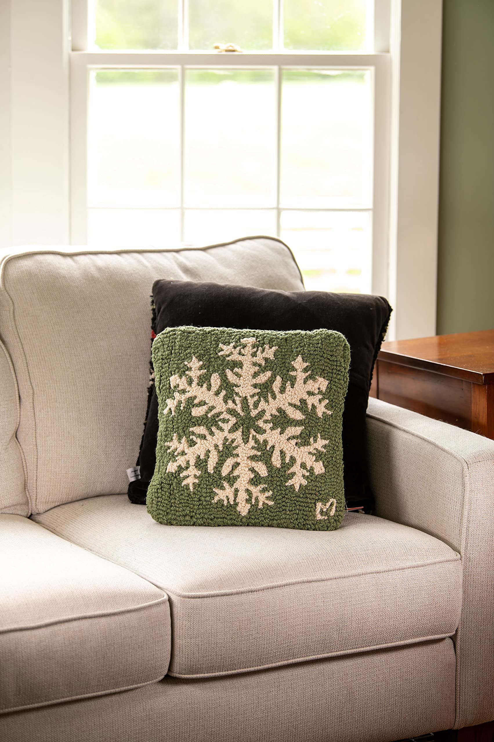Pine Snowflake Hand-Hooked Wool Decorative Throw Pillow